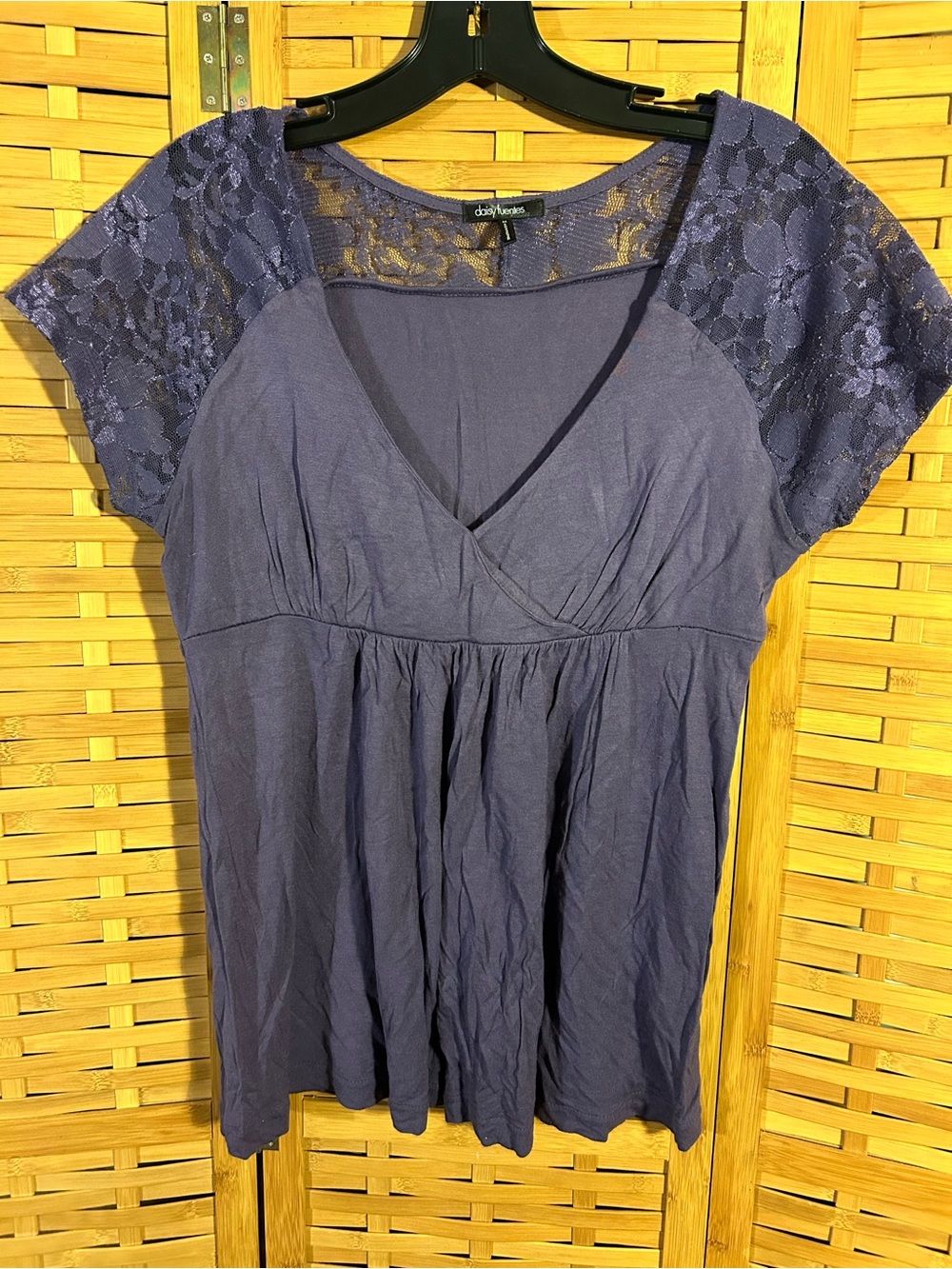 🔥3/$8- Daisy Fuentes Purple V-Neck Lace Sleeve Tunic